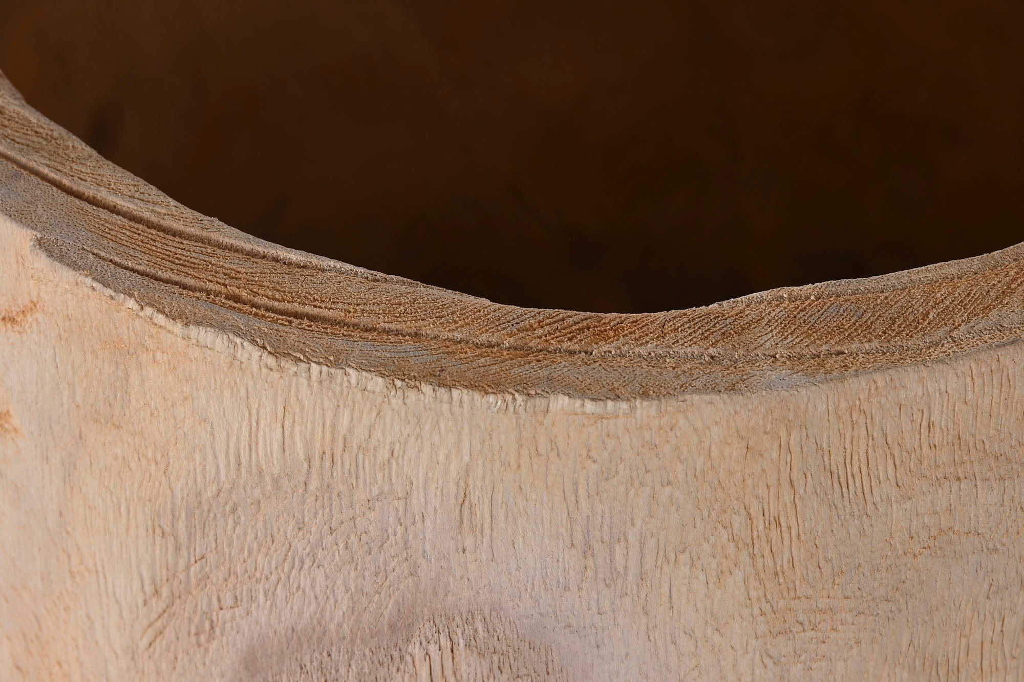 MACETERO MADERA PAULOWNIA 32X32X69 TALLADO NATURAL - Imagen 4