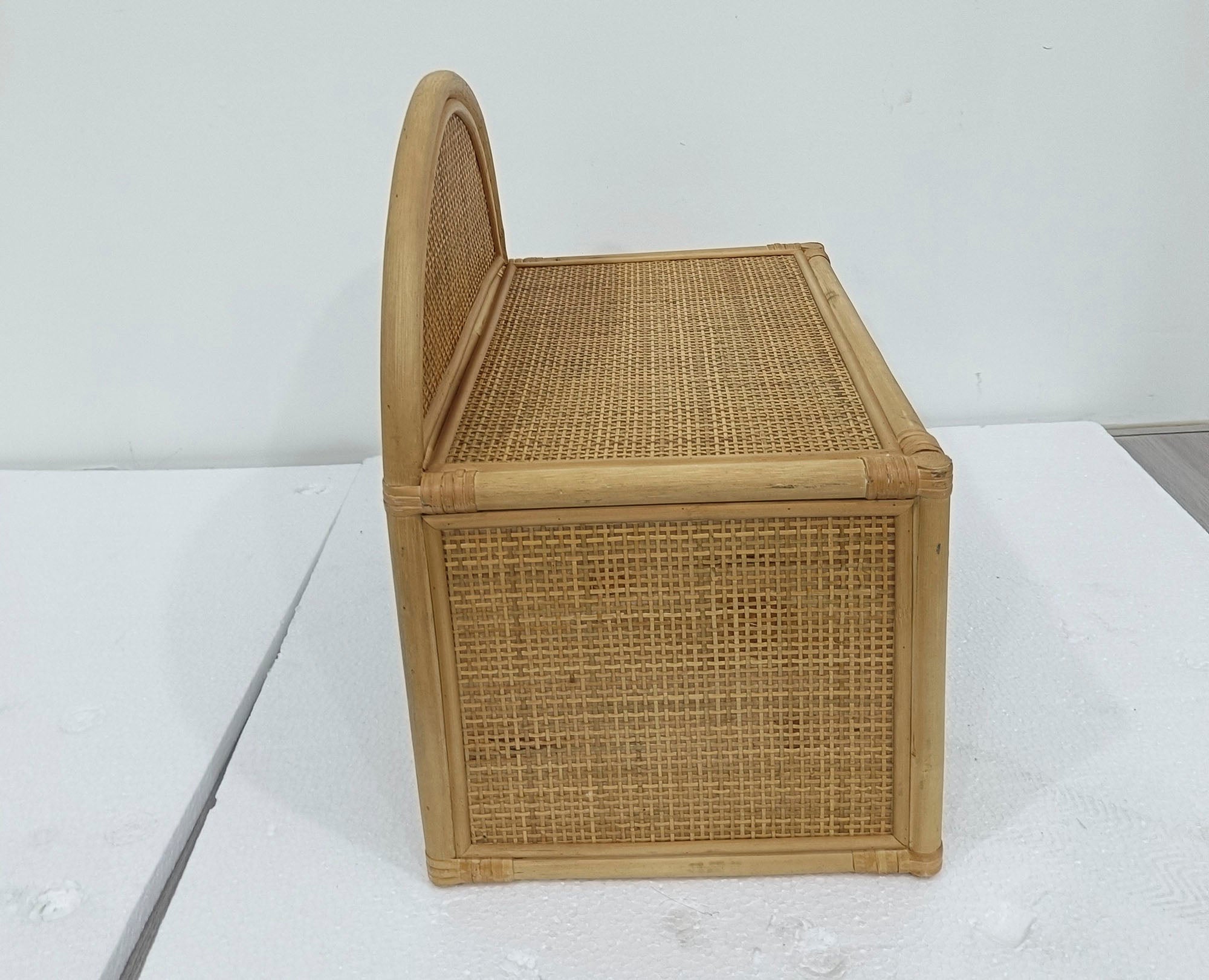 MESITA DE NOCHE ABETO RATAN 47X30X45 FLOTANTE - Imagen 1